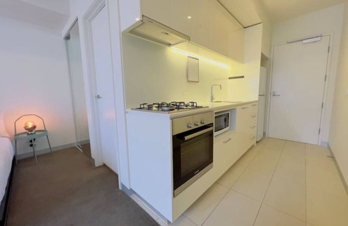 Carlton South Apartment | Studio, Carlton, Queen Victoria Market, Uni Melb