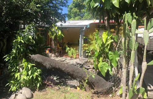 Saint-Claude Apartment | Studio charmant à Basse Terre, vue sur jardin, 15 m²
