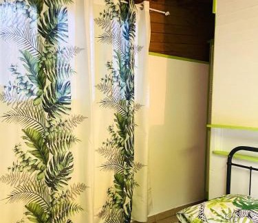Saint-Claude Apartment | Studio charmant à Basse Terre, vue sur jardin, 15 m²