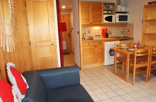 Morillon Apartment | Studio charmant au coeur de Morillon, à 850m des télécabines, balcon, équipements complets, parking inclus - FR-1-624-60