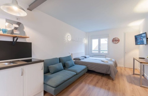 Embajadores Apartment | -**Studio City Centre-Atocha-Delicias-WiFi, A/C**-