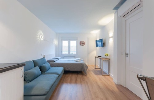 Embajadores Apartment | -**Studio City Centre-Atocha-Delicias-WiFi, A/C**-