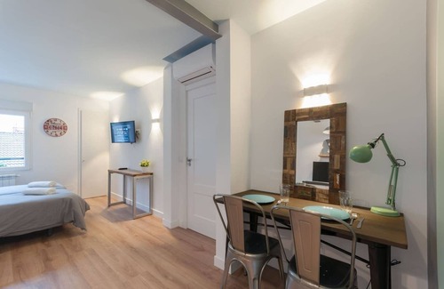 Embajadores Apartment | -**Studio City Centre-Atocha-Delicias-WiFi, A/C**-