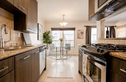 Studio City Condo | Studio City Flat- Queen Bed, Free Parking, Jacuzzi