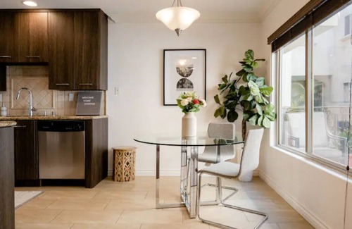 Studio City Condo | Studio City Flat- Queen Bed, Free Parking, Jacuzzi
