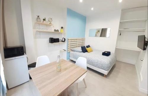 La Celle-sous-Gouzon Apartment | Studio climatisé vue église du Panier et hôtel intercontinental