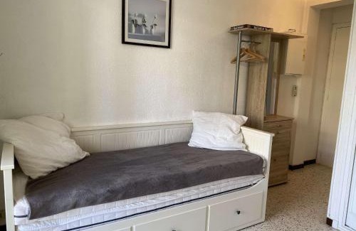 Balaruc-les-Bains Apartment | Studio climatisé avec balcon proche centre et thermes, Balaruc-les-Bains - FR-1-553-21