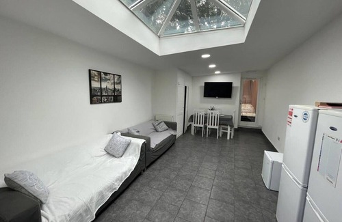 Selly Oak Apartment | Studio Close to Selly Oak Train Station