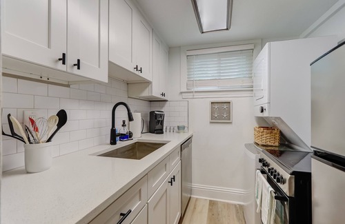 Jacksonville Beach Apartment | Studio | Common Space/1BA