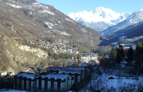 Brides-les-Bains Apartment | Studio confortable avec balcon, parking et WiFi à Brides-les-Bains - FR-1-512-149