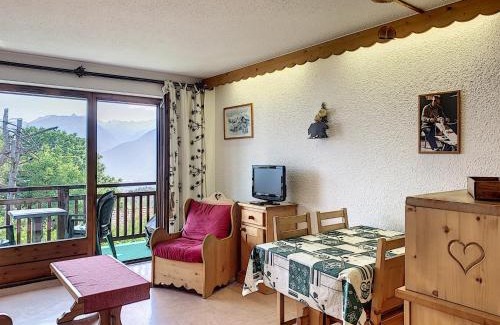 Combloux Apartment | Studio confortable au centre de Combloux avec parking et accès ski bus - FR-1-560-35