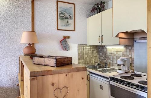 Combloux Apartment | Studio confortable au centre de Combloux avec parking et accès ski bus - FR-1-560-35