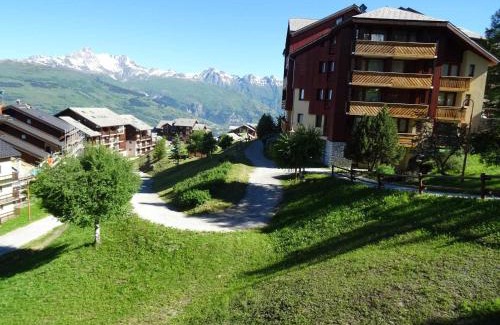 Vallandry Apartment | Studio confortable proche des pistes, balcon, TV et casier à skis - FR-1-411-115