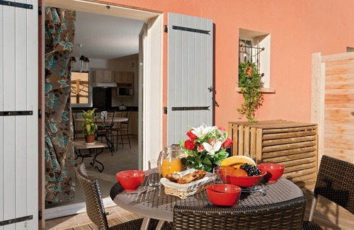 L'Isle-sur-la-Sorgue Apartment | Studio cosy , Très belle piscine extérieure!