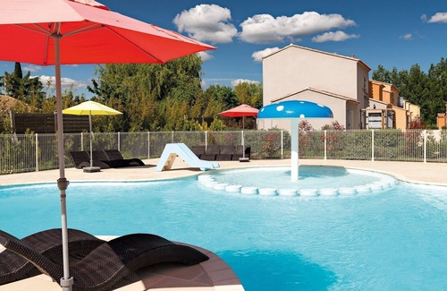 L'Isle-sur-la-Sorgue Apartment | Studio cosy , Très belle piscine extérieure!