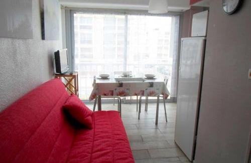 Balaruc-les-Bains Apartment | Studio cosy à 5 min des Thermes, 2 étoiles, animaux acceptés, proche commerces et Etang de Thau - FR-1-503-88