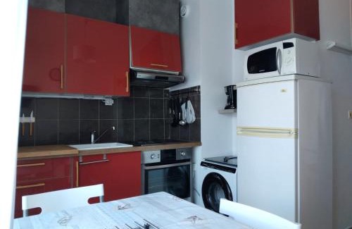 Balaruc-les-Bains Apartment | Studio cosy à 5 min des Thermes, 2 étoiles, animaux acceptés, proche commerces et Etang de Thau - FR-1-503-88