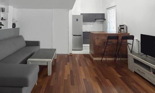 Petit-Ivry Apartment | Studio cosy avec mezzanine, proche métro à Ivry