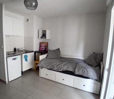 Gares Apartment | Studio cosy avec Terrasse