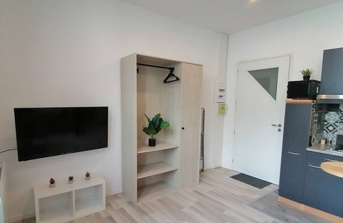 Tonneins Apartment | Studio Cosy Brick Home