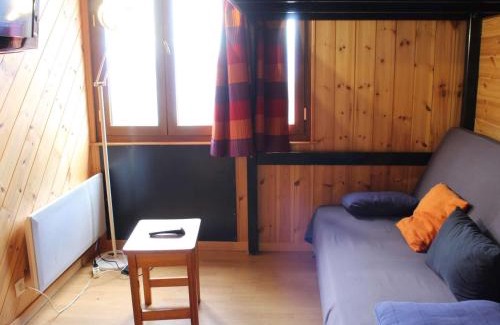 Risoul Apartment | Studio cosy en front de neige à Risoul 1850, accès direct aux pistes et commodités, 2 couchages - FR-1-330-493