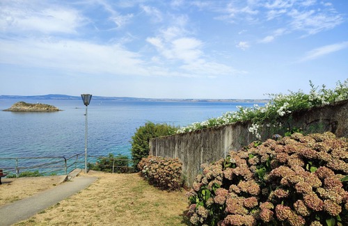 Treboul Apartment | Studio Cosy, feet in the water