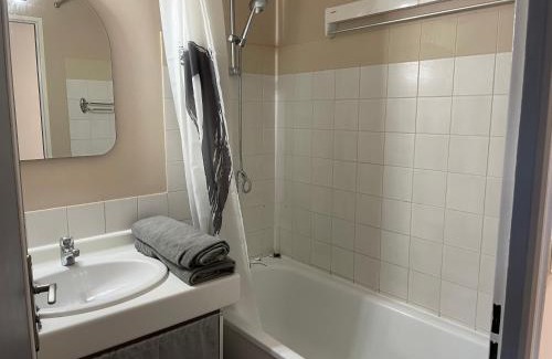 Bailly-Romainvilliers Apartment | Studio cosy à 10 minutes de Disneyland Paris
