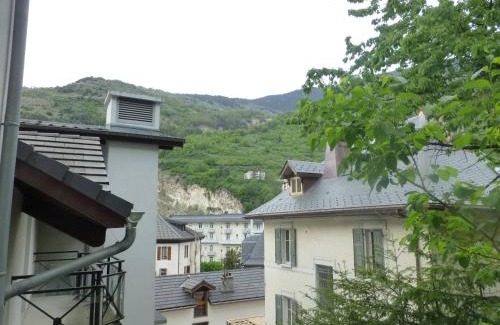 Brides-les-Bains Apartment | Studio cosy proche télécabine et thermes, balcon ombragé, wifi inclus, animaux acceptés - FR-1-512-125