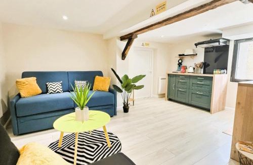 Bouguenais Apartment | Studio cosy refait à neuf - proche aéroport et tram