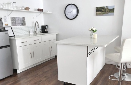 Port Franks Apartment | Studio Cottage, Adults Only, Near Beach, Outdoor Spa, Fireplace, Romantic