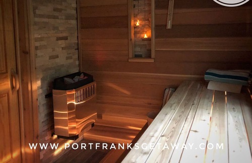 Port Franks Apartment | Studio Cottage, Adults Only, Near Beach, Outdoor Spa, Fireplace, Romantic