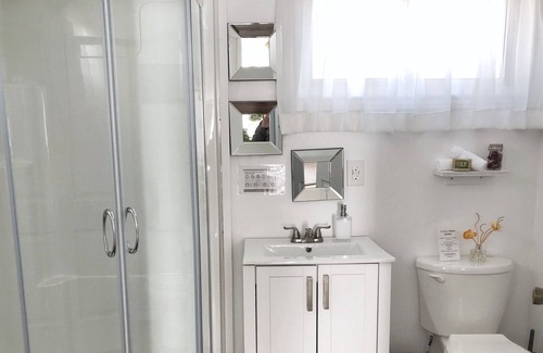 Port Franks Apartment | Studio Cottage, Adults Only, Near Beach, Outdoor Spa, Fireplace, Romantic
