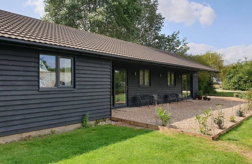 Grimsby Cottage | Studio Cottage in Lincolnshire, The Chicken Coop, close to Cleethorpes Beach