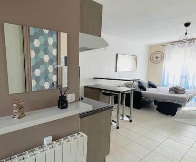 Roissy-en-Brie Apartment | Studio Cozy avec Terrasse en centre ville !