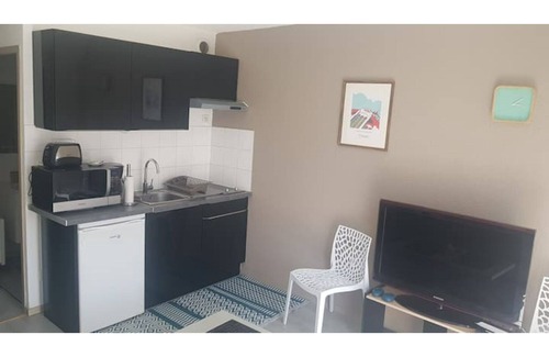 Cholet Apartment | Studio Darmaillacq with balcony and parking in town center