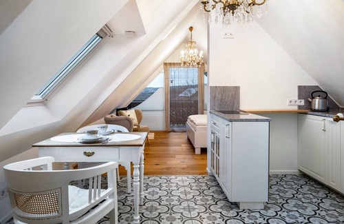 Oberrotweil Apartment | Studio 'Clematis' with Shared Garden, Balcony and Wi-Fi