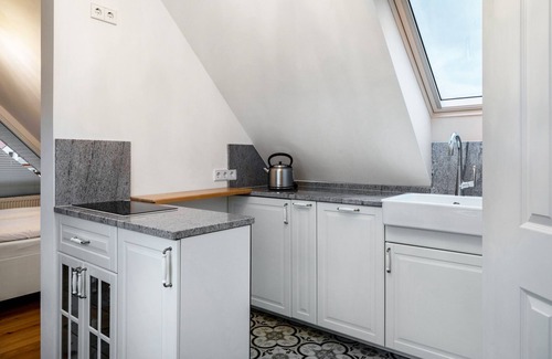 Oberrotweil Apartment | Studio 'Clematis' with Shared Garden, Balcony and Wi-Fi