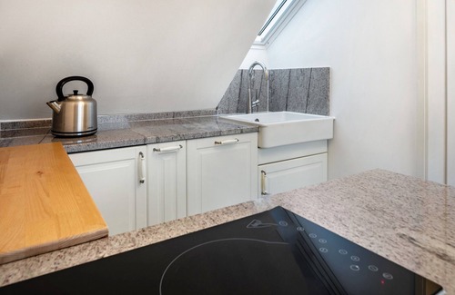 Oberrotweil Apartment | Studio 'Clematis' with Shared Garden, Balcony and Wi-Fi