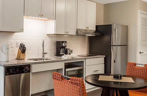 Cannonborough Elliotborough Resort | Studio Deluxe Condo at King 583 - Downtown Charleston
