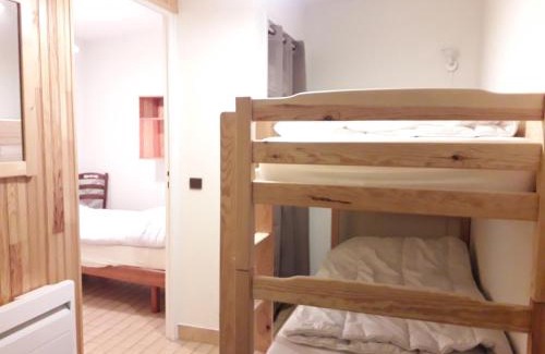 Villard-de-Lans Apartment | Studio double cabine 36m² au calme, jardinet et parking, à 10 min à pied du village - 4 pers. - FR-1-689-93