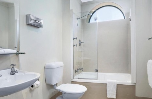 Adelaide Central Business District Apartment | studio ex hotel room city