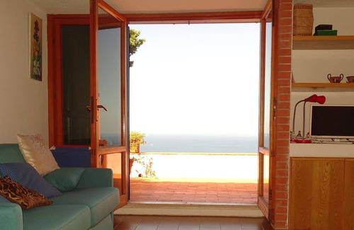 Cala Piccola Apartment | Studio flat overlooking the sea