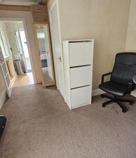 Cheadle Apartment | Studio Flat - 5 mins from Manchester Airport