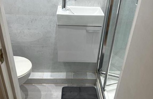 West Barnes Apartment | Studio Flat