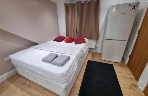 Heston Central Apartment | Studio flat, Heathrow, Free parking, Netflix