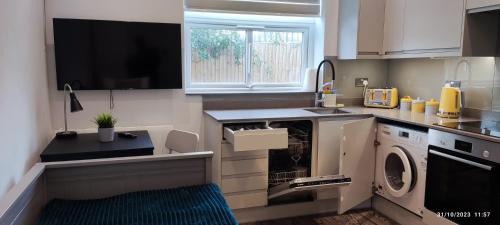 Borehamwood Apartment | Studio Flat/London Gateway