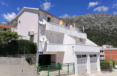 Igrane Apartment | Studio flat with balcony and sea view Igrane, Makarska (AS-24696-a)