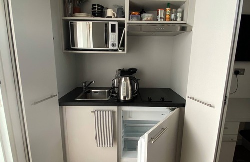 St. Margarets and North Twickenham Apartment | Studio flat with own entrance and off road parking!