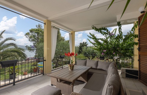 Pridraga Apartment | Studio flat with terrace and sea view Pridraga - Cuskijaš, Novigrad (AS-6306-a)