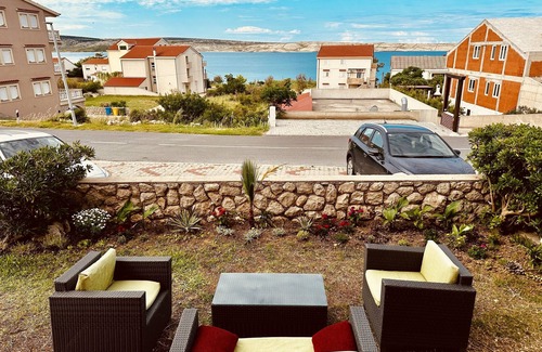 Vidalici Apartment | Studio flat with terrace and sea view Vidalići, Pag (AS-24330-a)